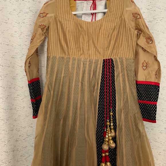 Long dress or anarkali - Picture 2 of 14